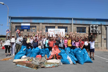 Retirada de 150 quilos de residuos de sete praias de Cangas